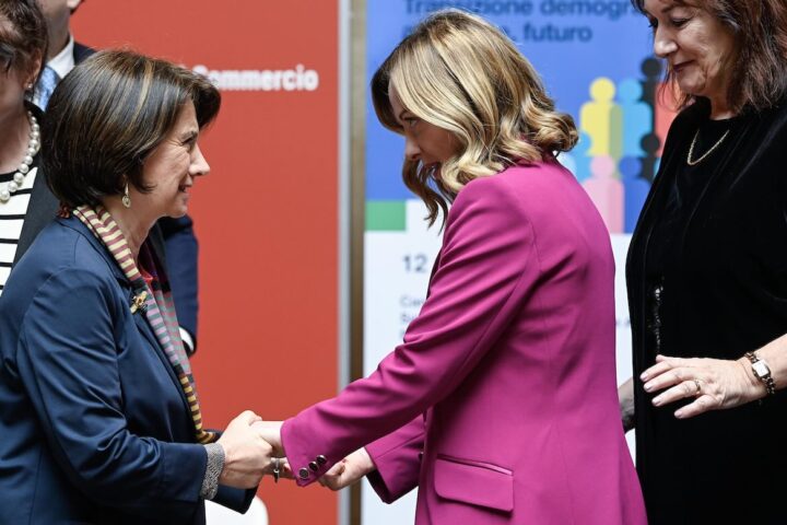 Meloni condanna le offese social a Roccella dopo la scomparsa del marito: «Si è superato il limite»