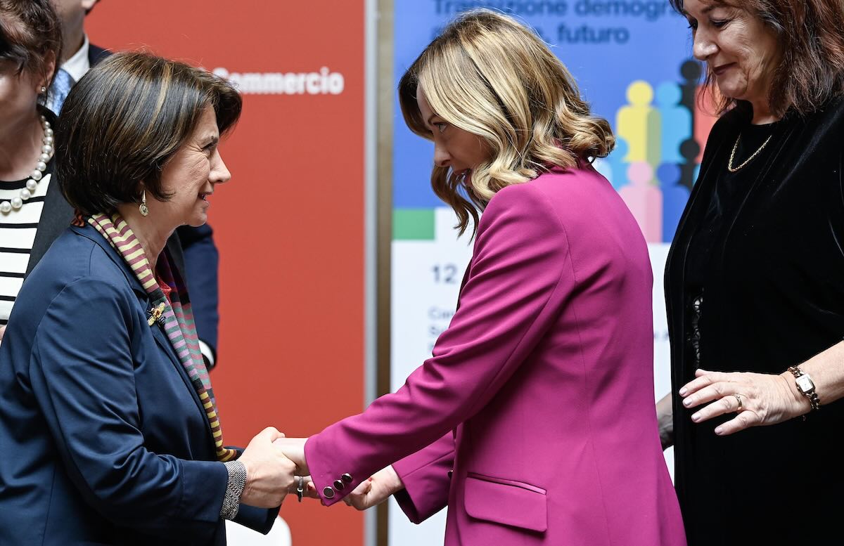 Meloni condanna le offese social a Roccella dopo la scomparsa del marito: «Si è superato il limite»