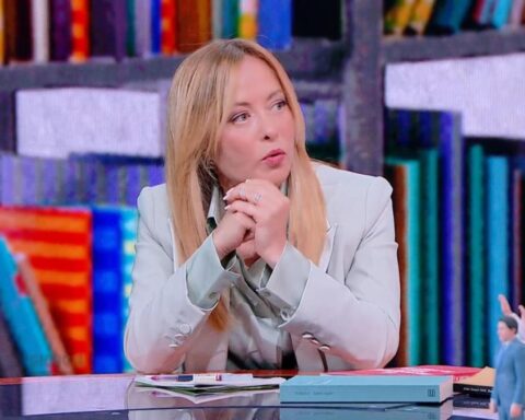 Meloni: “Vannacci non è diverso dalla sinistra, un presidente della Repubblica di destra non è più un tabu”
