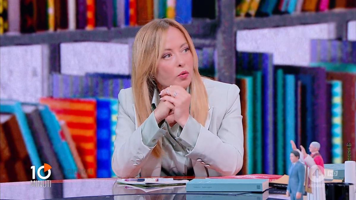 Meloni: “Vannacci non è diverso dalla sinistra, un presidente della Repubblica di destra non è più un tabu”