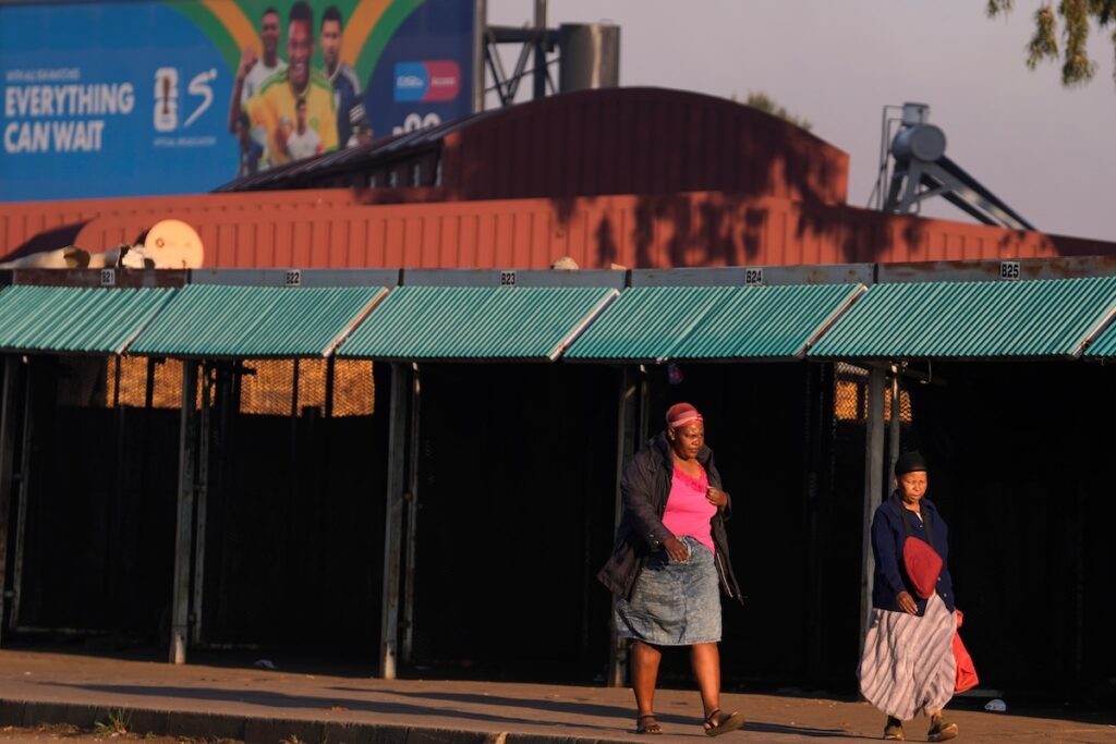 Migliaia di immigrati in fuga dal Sudafrica di fronte a minacce xenofobe