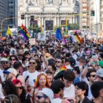 Milano Pride 2026, migliaia in corteo: Elly Schlein denuncia la violenza contro la comunità LGBTQA+