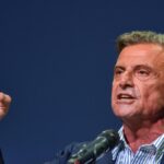 Minacce russe contro calenda: lui risponde, "vi prendo a pedate"