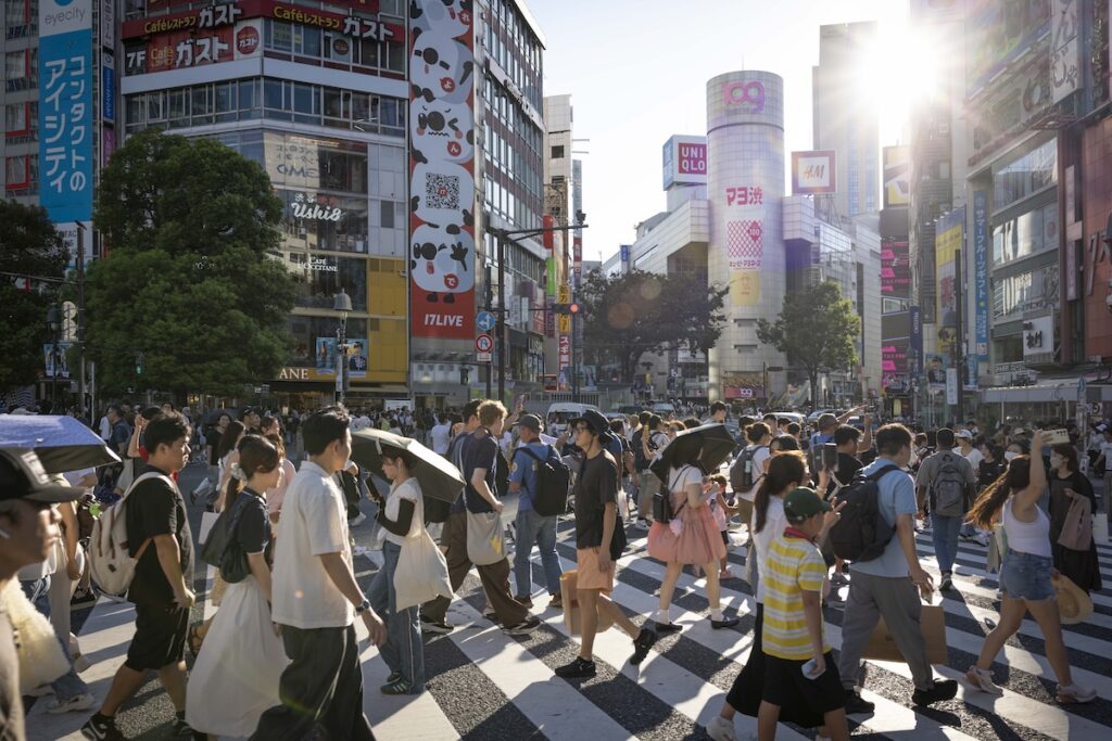 Multa di 2mila yen a Shibuya per chi butta spazzatura, nasce la “polizia dei rifiuti”