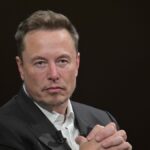 Musk sostiene i manifestanti anti-migranti a Belfast alimentando tensioni nel Regno Unito