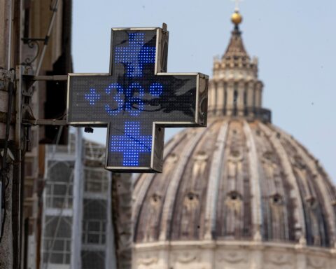 Ondate di calore in Italia: l'Oms segnala cinque decessi in 24 ore, Roma contesta i dati