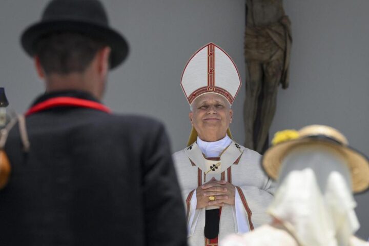 Papa Leone XIV critica la remigrazione: "Non è una risposta cristiana"
