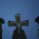 Papa Leone XIV inaugura la torre più alta della Sagrada Familia a Barcellona