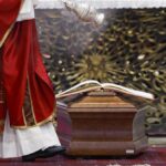 Papa onora il cardinale Ruini: "Un faro contro il relativismo, la Chiesa gli deve molto"