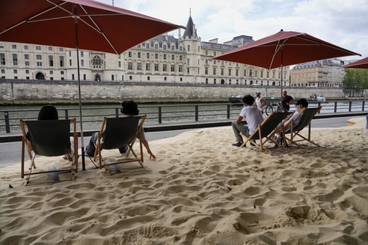 Parigi adotta misure anti-caldo durante Fête de la Musique nonostante l'allerta rossa