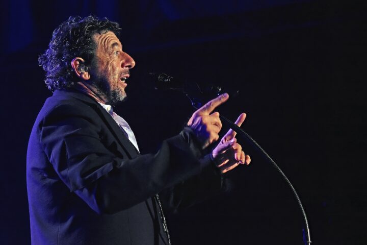 Patrick Bruel accusato di stupro e molestie sessuali da 13 donne in Francia e Belgio