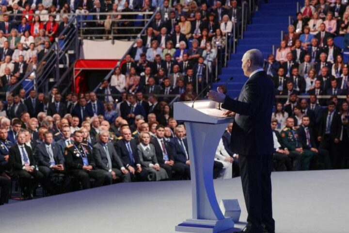 Putin riconosce le difficoltà interne: scarseggia la benzina, l'export a rischio