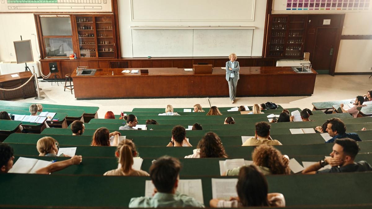 Quali lauree garantiscono lavoro sicuro dopo la maturità? Analisi e opportunità per il futuro in Italia