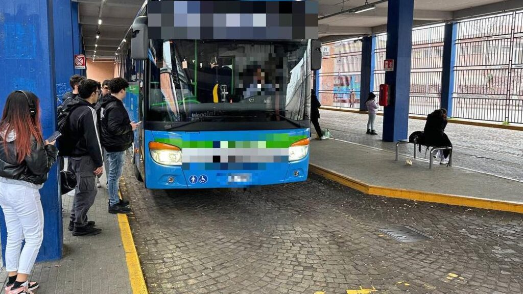 Ragazzino di 11 anni escluso dal bus per mancanza di abbonamento a Torino