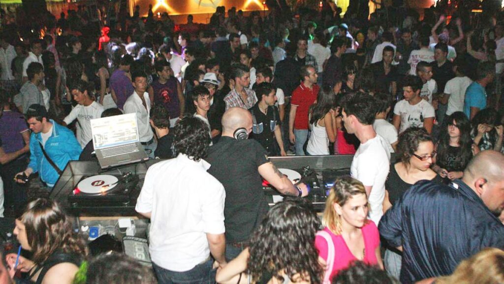 Ragazzo di 16 anni respinto all'ingresso di discoteca a Imola per il colore della pelle