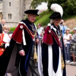 Re Carlo e la regina Camilla sfilano a Windsor nell'antico rito dell'Ordine della Giarrettiera