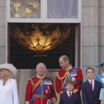 Re Carlo III abbandona Buckingham Palace: la nuova residenza a St James’ Palace