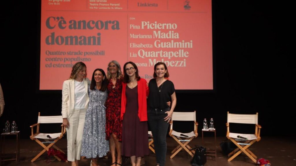 Riformisti divisi: cinque donne discutono futuro del centrosinistra al Teatro Parenti di Milano