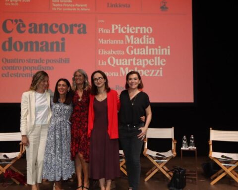 Riformisti divisi: cinque donne discutono futuro del centrosinistra al Teatro Parenti di Milano