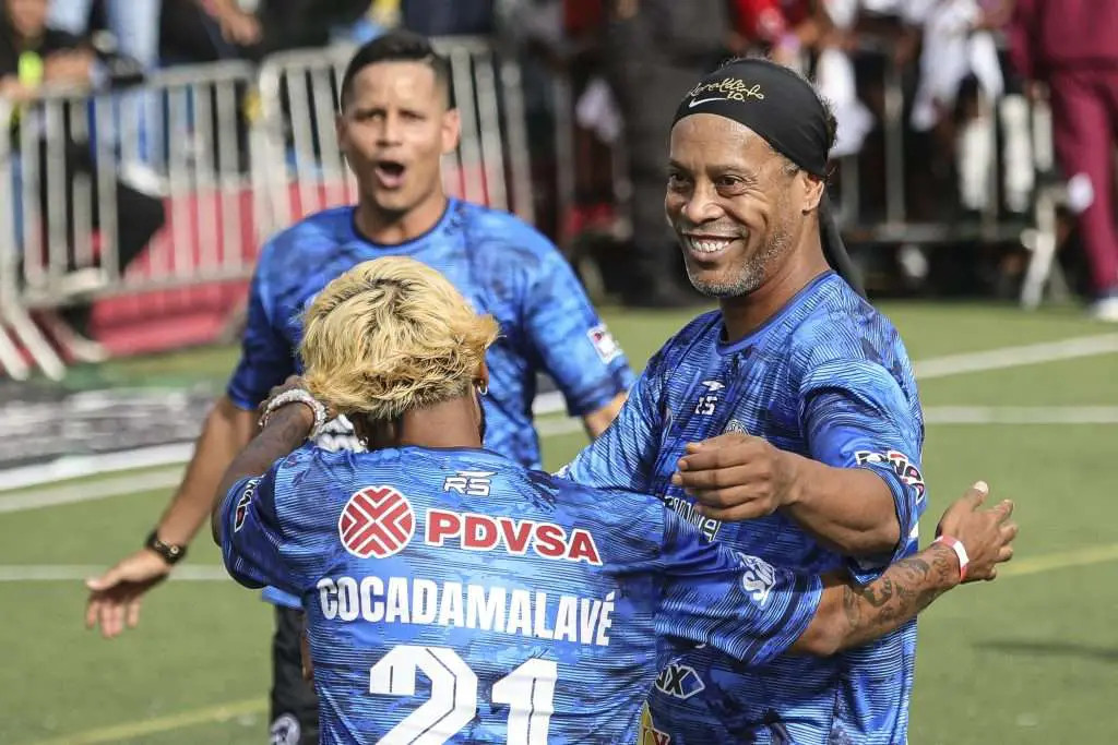 Ronaldinho si unisce al Ravenna e diventa azionista del club italiano