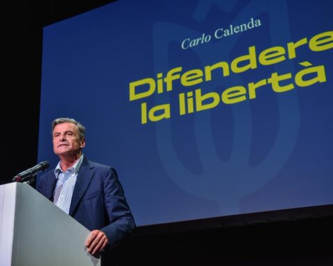 Russia Today minaccia Carlo Calenda, il senatore respinge le minacce e riceve solidarietà politica