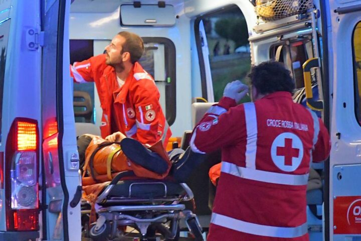 Savona, ragazza di 23 anni muore in incidente stradale, giovane postava video mentre ride