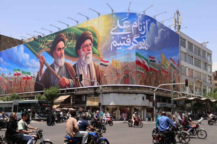 Scontro in Iran: gli ultraconservatori del partito Paydari contestano l'accordo con gli Stati Uniti