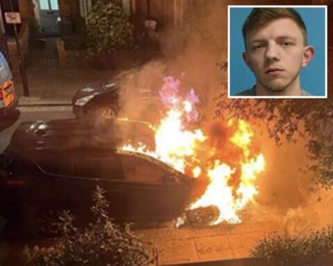 Servizi segreti russi coinvolti negli attacchi incendiari contro il premier britannico Starmer, si teme intimidazione da Putin