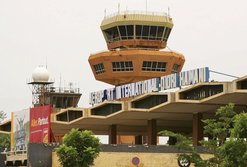 Spari ed esplosioni all'aeroporto di Niamey, in Niger, indagini in corso