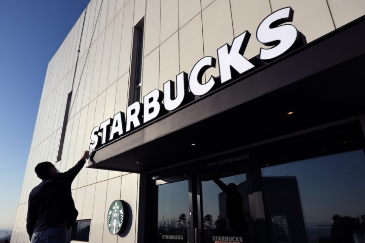 Starbucks chiude i punti vendita in Corea del Sud per un corso di formazione sulla storia sociale