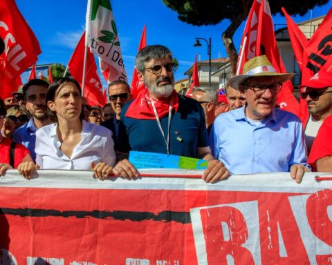 Strage di braccianti ad Amendolara: Schlein chiede sequestro di aziende che sfruttano le vittime