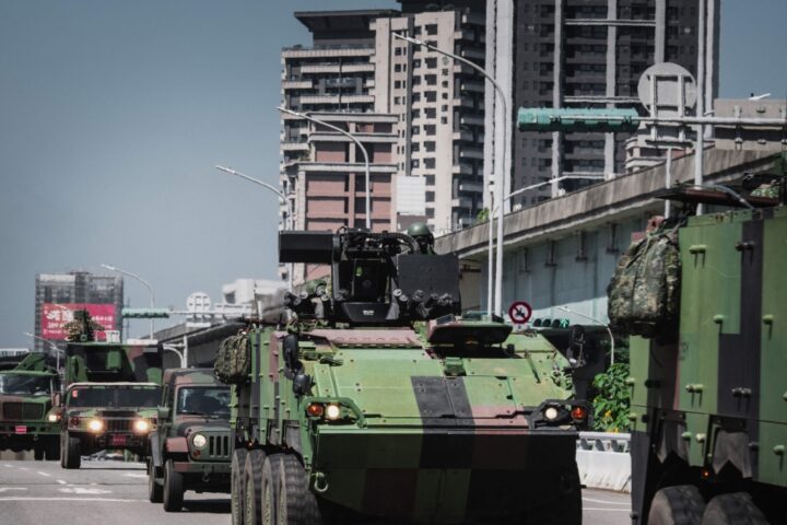 Taiwan avvia esercitazioni militari di cinque giorni in risposta a minacce cinesi