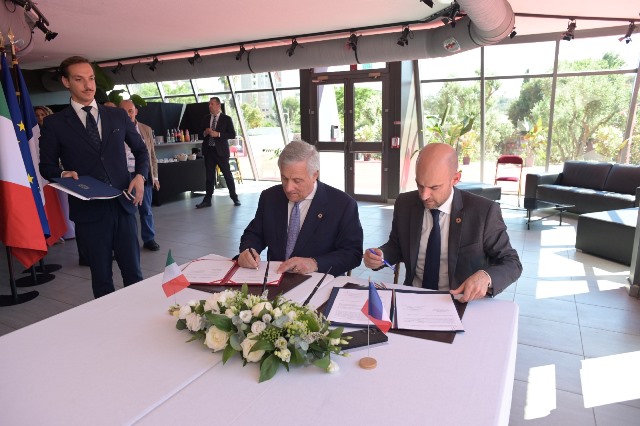 Tajani e Barrot firmano dichiarazioni per rafforzare la cooperazione tra Italia e Francia a Le Cannet
