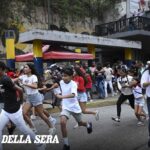 Terremoto di magnitudo 7.1 al largo del Venezuela, tre palazzi crollano a Caracas e allerta tsunami per Porto Rico e Isole Vergini