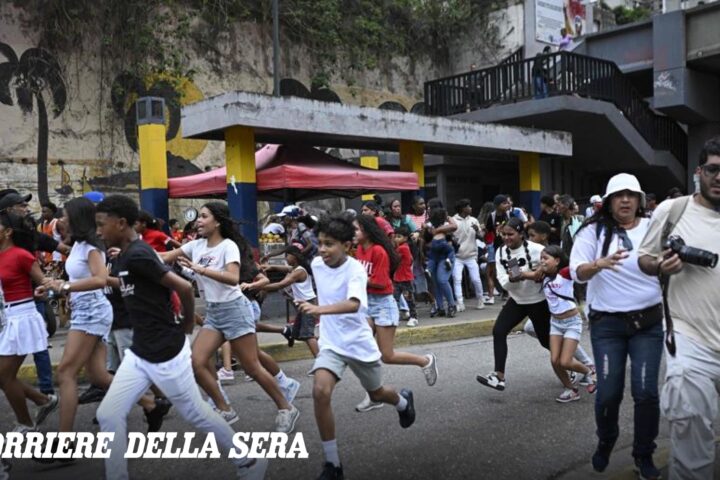 Terremoto di magnitudo 7.1 al largo del Venezuela, tre palazzi crollano a Caracas e allerta tsunami per Porto Rico e Isole Vergini