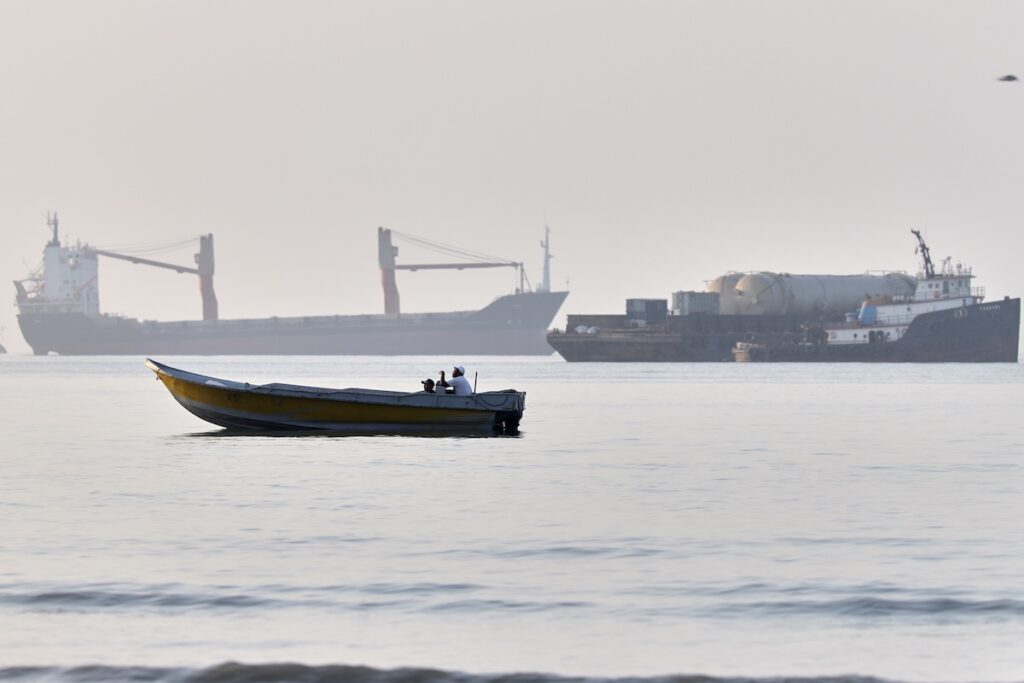 Tre marinai indiani uccisi in un attacco statunitense a una petroliera nel golfo dell’Oman