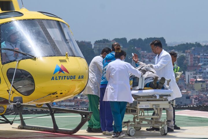 Trovato vivo lo sherpa nepalese disperso sull’Everest da quasi una settimana