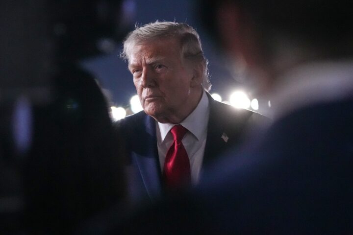 Trump accusa l'Iran di aver abbattuto un elicottero statunitense nel Golfo di Hormuz e minaccia vendetta