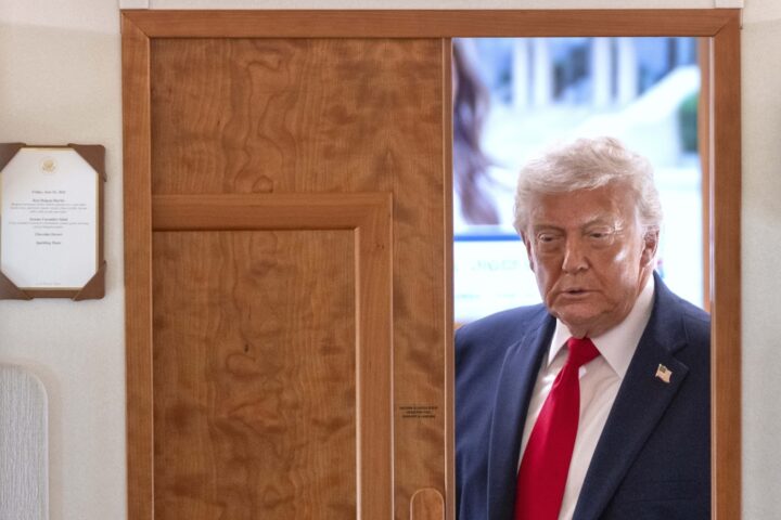 Trump sollecita Netanyahu a evitare la reazione dopo i missili iraniani e promuove i negoziati