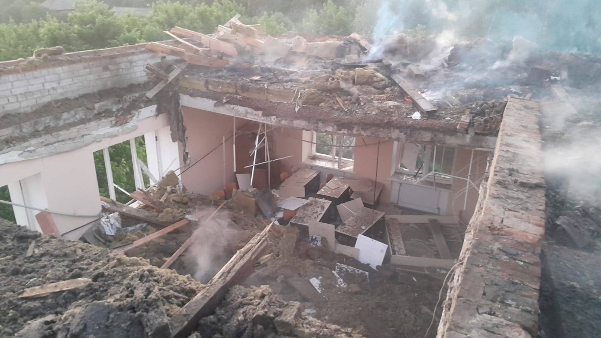 Ucraina, il liceo Mykhailo-Kotsiubynskyi colpito di nuovo dai russi dopo la ricostruzione