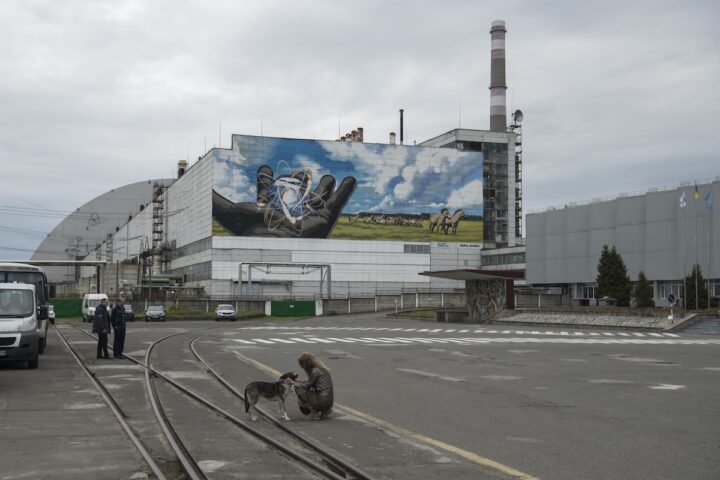 Un drone russo colpisce deposito di combustibile esausto a Chernobyl, senza perdite di radiazioni