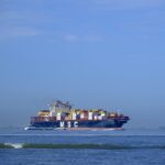 Una nave portacontainer di Msc colpita da attacco iraniano nel porto di Umm Qasr