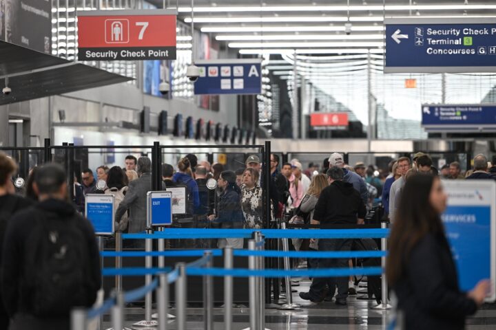 Volo United Airlines costretto a tornare a Newark per nome sospetto di un dispositivo Bluetooth