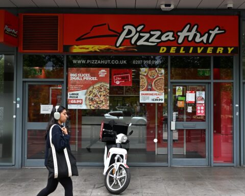 Yum! Brands vende Pizza Hut a LongeRange Capital per 1,5 miliardi di dollari