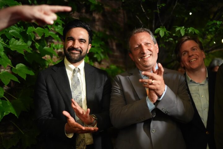 Zohran Mamdani e i candidati progressisti vincono le primarie Democratiche di New York