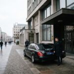 Con l'immunità diplomatica, il Russkiy Dom di Berlino aggira le sanzioni Ue e fa spionaggio e influenza politica