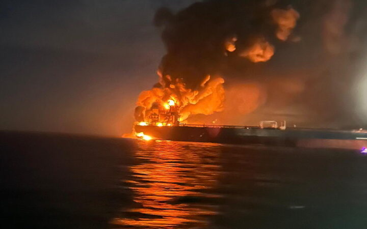 La Grande Truffa della Bandiera: Mosca ripulisce le petroliere sanzionate in alto mare