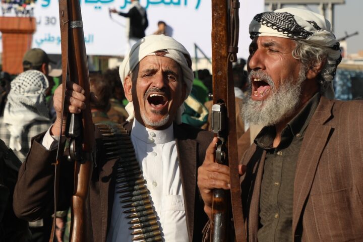 Almeno 15 soldati yemeniti uccisi in scontri con gli Houthi ad Hodeidah