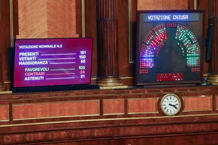 Antisemitismo, il centrodestra non modifica il ddl. Il Pd diviso, Schlein valuta il no e ripropone emendamenti bocciati