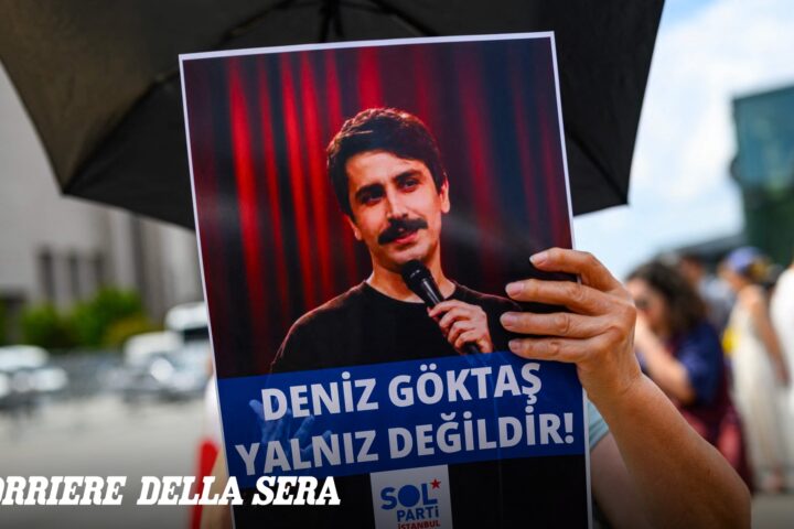 Arrestato il comico Deniz Göktas per insulti a Erdogan in Turchia